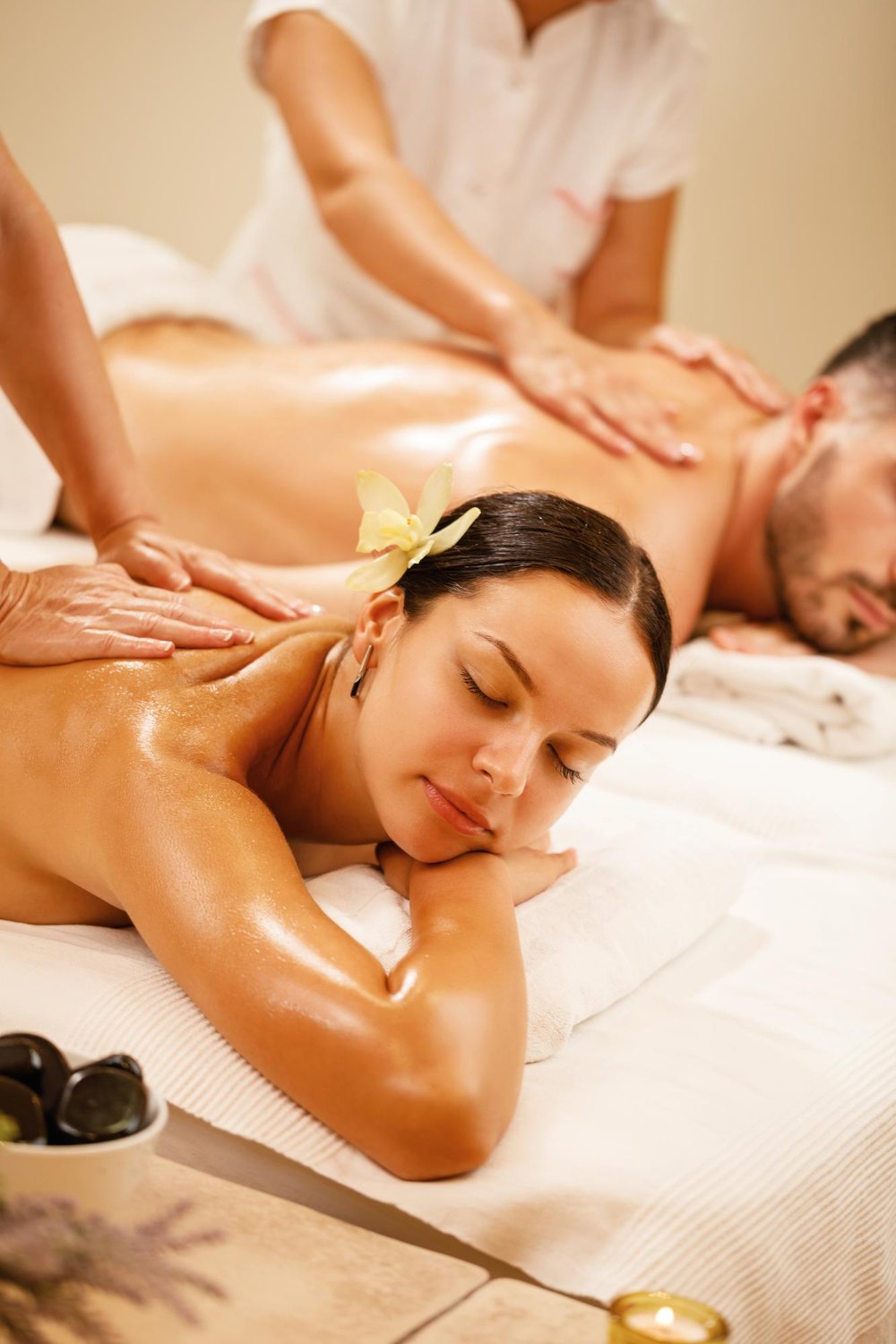 young-couple-relaxing-during-back-massage-health-spa-focus-is-young-woman